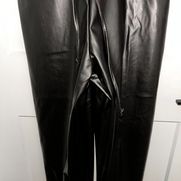 BLACK FAUX LEATHER OVERALLS SIZE SMALL - Picture 4 of 10